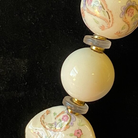 Vintage Japan Beaded Necklace With Paisley & Floral Motif - Picture 4 of 8